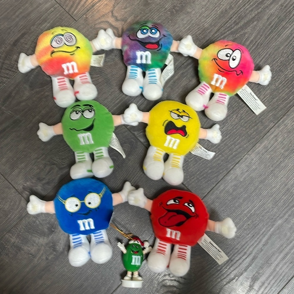 Vintage‎ 1998 M&M's Swarmees 7 Mini Plush 5” 1998 & 1 Christmas ornament bundle